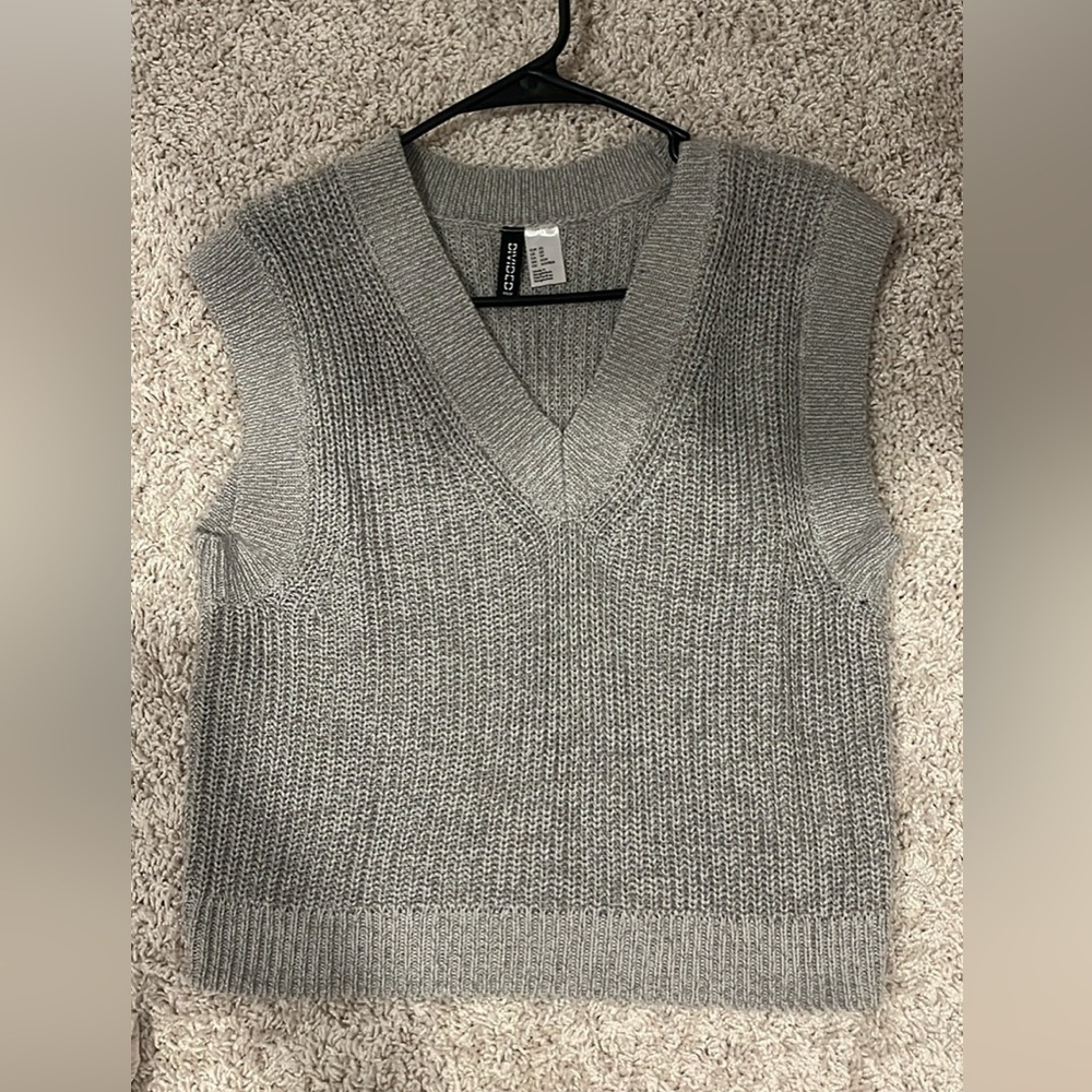 H&M Gray V-Neck Sweater Cozy Knit